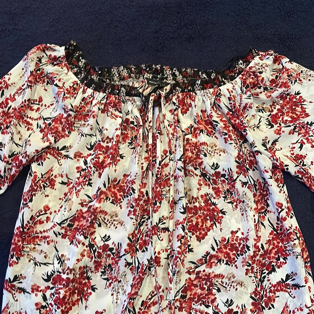 White House, Black market floral top